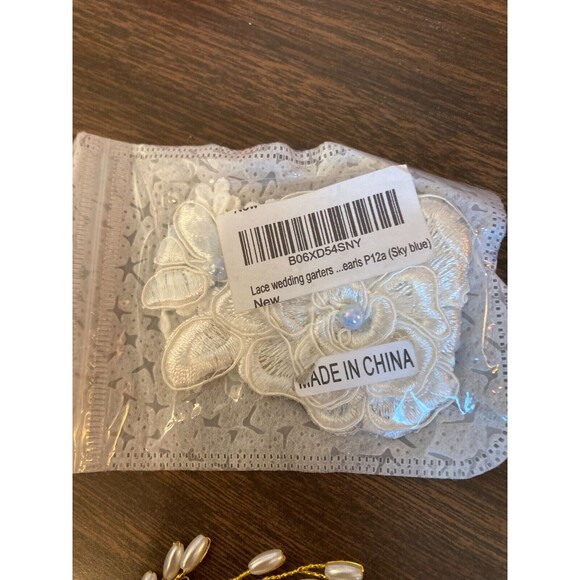 Bridal Accessories - New Garter w/ Sky Blue Details and Pearl/Gold Colored Comb - Picture 2 of 4